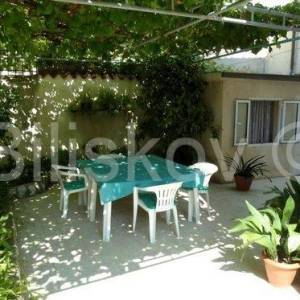 Prodaja,Rab,Autohtona kamena kuća u nizu površine 500m2,prilika