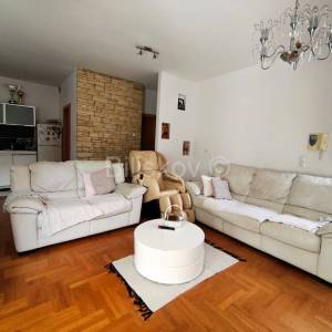 Prodaja,Remete,dvoetažni četverosobni stan 94,82m2,garaža,vrt