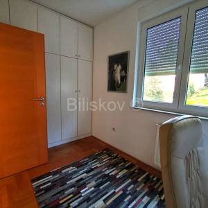 Prodaja,Remete,dvoetažni četverosobni stan 94,82m2,garaža,vrt