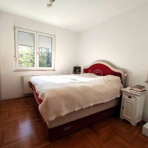 Prodaja,Remete,dvoetažni četverosobni stan 94,82m2,garaža,vrt