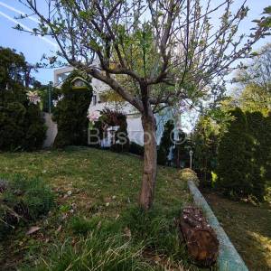 Prodaja,Remete,dvoetažni četverosobni stan 94,82m2,garaža,vrt