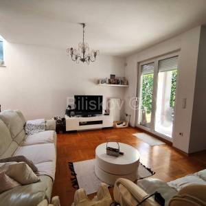 Prodaja,Remete,dvoetažni četverosobni stan 94,82m2,garaža,vrt