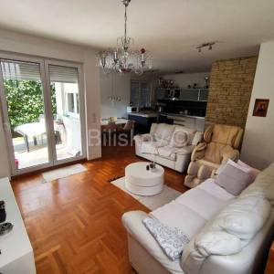 Prodaja,Remete,dvoetažni četverosobni stan 94,82m2,garaža,vrt