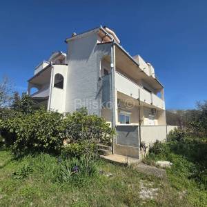 Prodaja,samostojeća kuća na tri etaže,Kaštel Štafilić