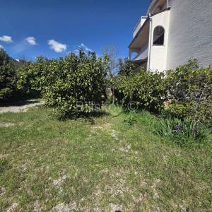 Prodaja,samostojeća kuća na tri etaže,Kaštel Štafilić