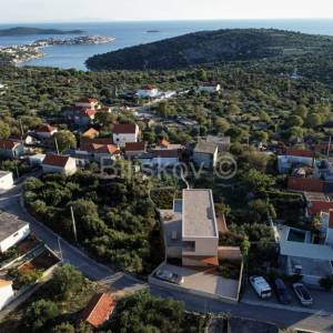 Prodaja,zemljište s projektom za vilu,Sevid