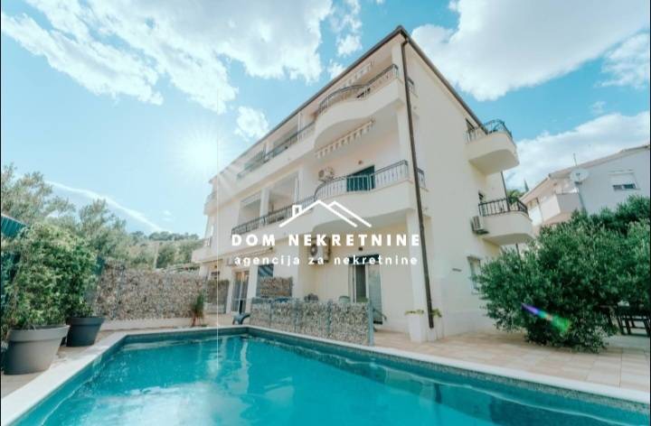 PRODAJE SE APARTMAN I BAŠKOJ VODI ( KRVAVICA )