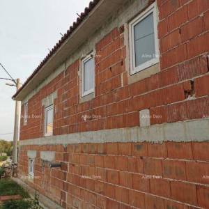 Prodaje se  atraktivna kuća u visokoj fazi gradnje, blizu Kanfanara