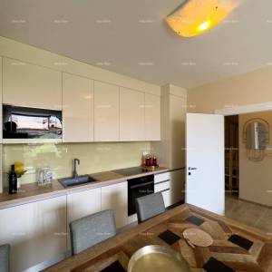 Prodaje se  dvoetažni stan, Medulin. Lokacija odlična,  idealno za obitelji sa malom djecom. U neposrednoj blizini hotela Arkus...