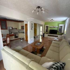 Prodaje se dvojna  kuća u Poreču, 2 km od mora