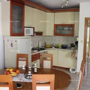 Prodaje se dvojna  kuća u Poreču, 2 km od mora