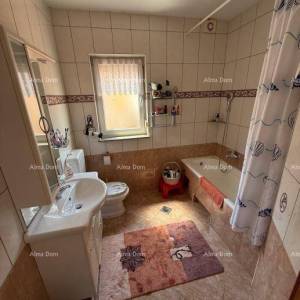 Prodaje se dvojna  kuća u Poreču, 2 km od mora