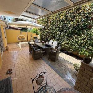 Prodaje se dvojna  kuća u Poreču, 2 km od mora