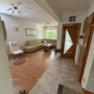 Prodaje se dvojna  kuća u Poreču, 2 km od mora