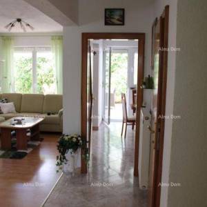 Prodaje se dvojna  kuća u Poreču, 2 km od mora