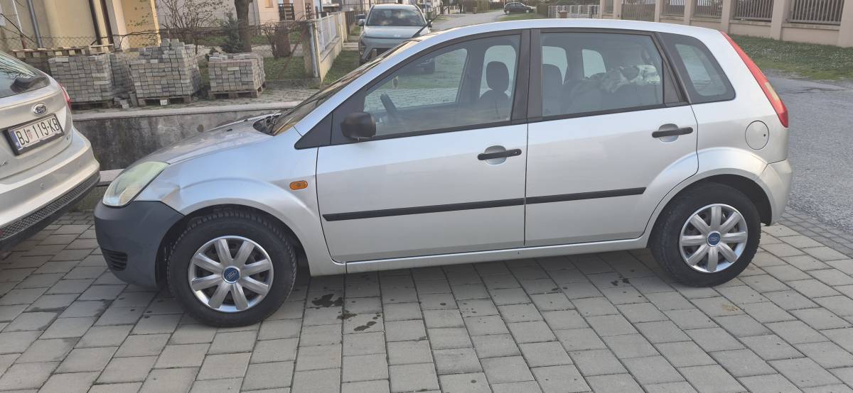 prodaje se Ford Fiesta