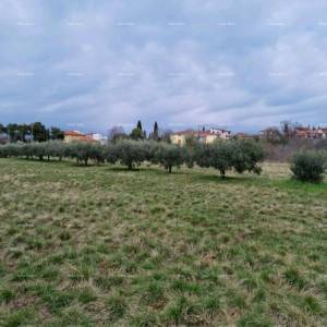 Prodaje se građevinsko zemljište poslovno-stambene namjene na atraktivnoj lokaciji, 990 m2