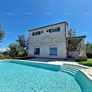 Prodaje se kamena vila sa bazenom u Vižinadi