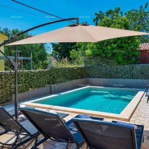 Prodaje se kuća s bazenom i pogledom na more – Ližnjan