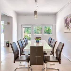 Prodaje se kuća s bazenom i pogledom na more – Ližnjan