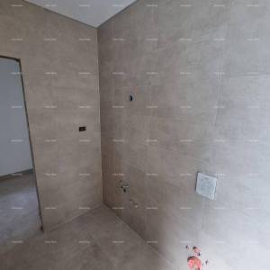 Prodaje se kuća s bazenom i pogledom na more – mirno selo Raša