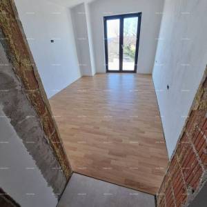 Prodaje se kuća s bazenom i pogledom na more – mirno selo Raša