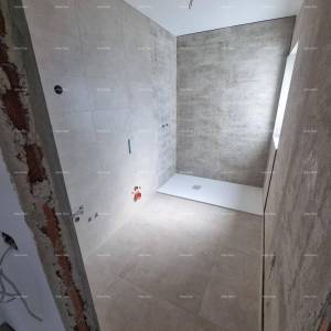 Prodaje se kuća s bazenom i pogledom na more – mirno selo Raša