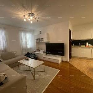 Prodaje se kuća sa 4 stambene jedinice, u samom centru Rovinja,