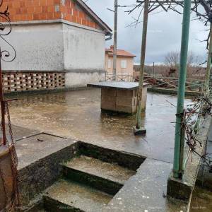 Prodaje se kuća za renovaciju, blizina Tinjana!