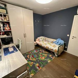 Prodaje se luksuzan prostrani stan u centru Rovinja