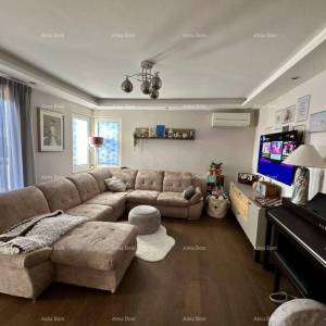 Prodaje se luksuzan prostrani stan u centru Rovinja