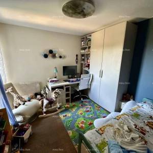 Prodaje se luksuzan prostrani stan u centru Rovinja