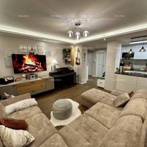 Prodaje se luksuzan prostrani stan u centru Rovinja