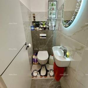 Prodaje se luksuzan prostrani stan u centru Rovinja