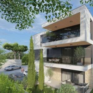 Prodaje se luksuzan stan u Medulinu,  strogi centar mjesta, par minuta lagane šetnje do rive i mora.