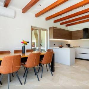 Prodaje se luksuzna vila u Labinu sa bazenom!