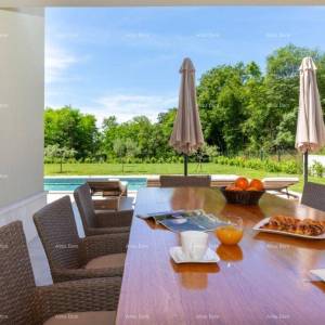 Prodaje se luksuzna vila u Labinu sa bazenom!