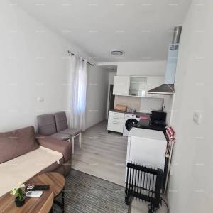 Prodaje se nekretnina s dva apartmana – Pula