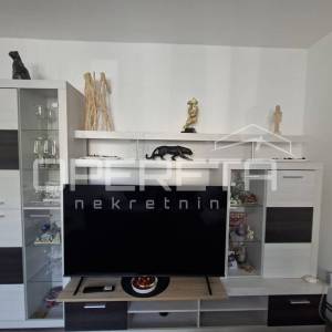Prodaje se novo uređen i potpuno namješten 2-soban stan