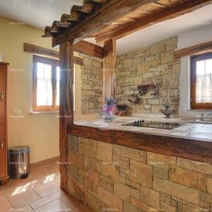 Prodaje se prekrasna vila sa bazenom u blizini Pazina