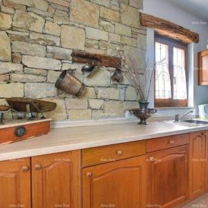 Prodaje se prekrasna vila sa bazenom u blizini Pazina