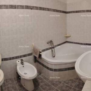 Prodaje se prostrani stan od 96 m² u Puli