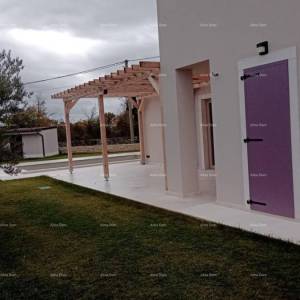 Prodaje se samostojeća kuća, 169 m2, s bazenom, Marčana