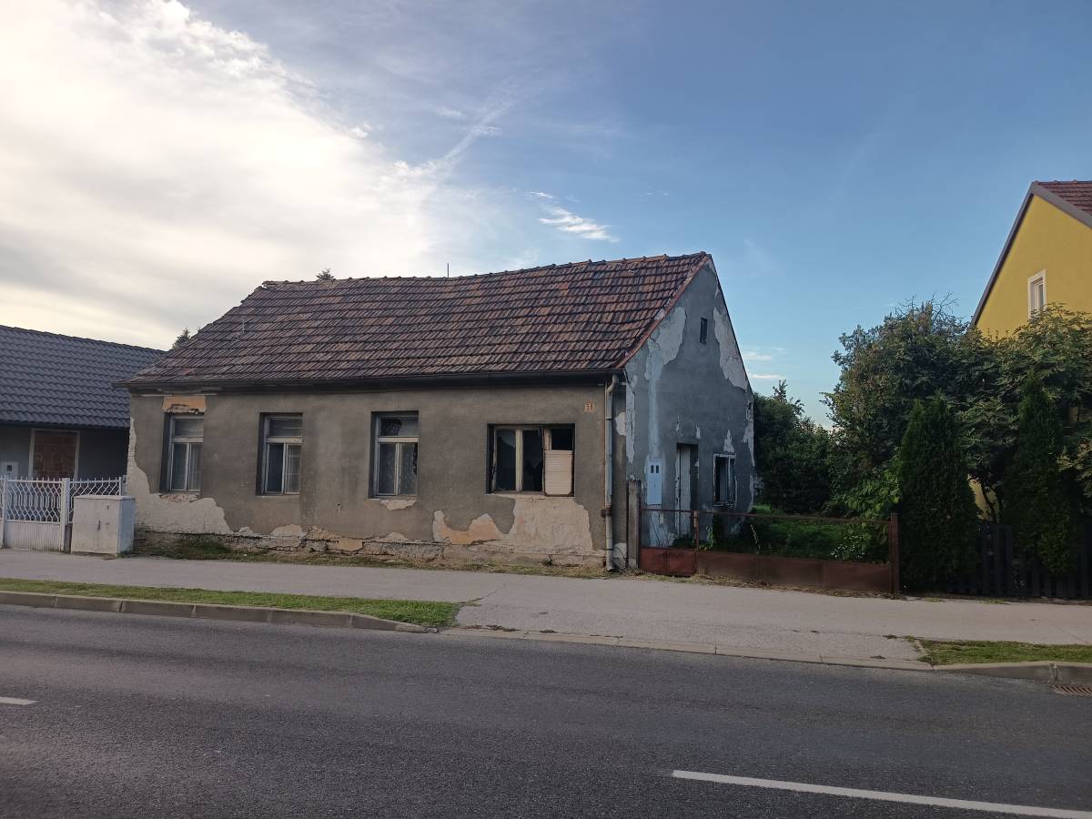 Prodajem kuću za rušenje ili kompletnu adaptaciju