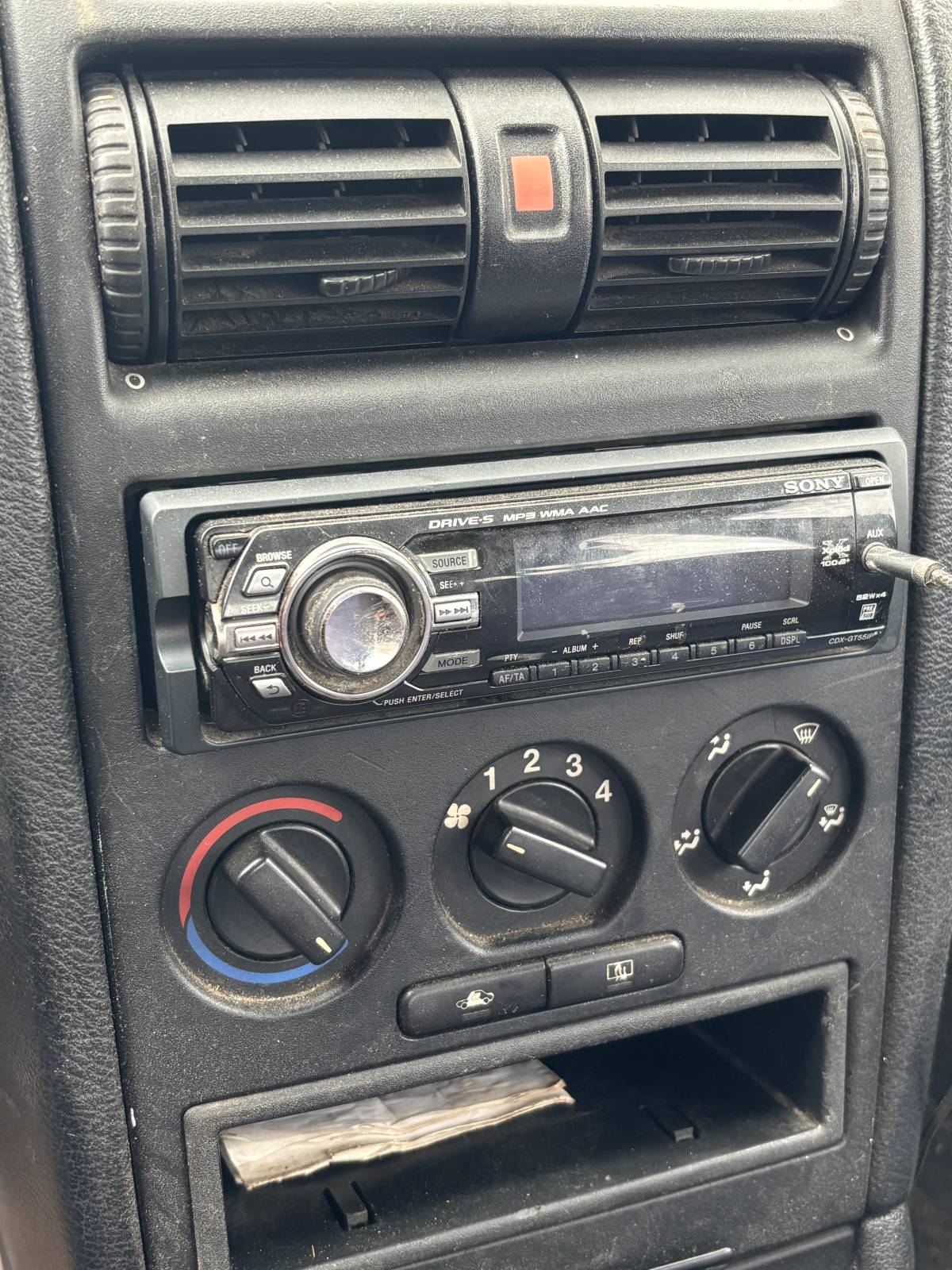 Prodajem opel astru 2000 god nije reg ali moze se reg  nema ulaganja