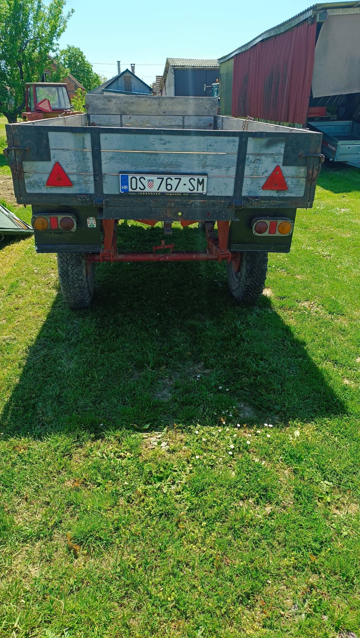 Prodajem prikolicu nasicanka 3.5 t,registrirana godinu dana