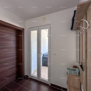 Prodajemo kuću sa dva stana u Valbandonu.