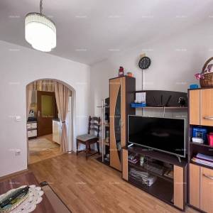 Prodajemo kuću sa dva stana u Valbandonu.