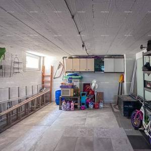 Prodajemo kuću sa dva stana u Valbandonu.