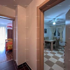 Prodajemo kuću sa dva stana u Valbandonu.